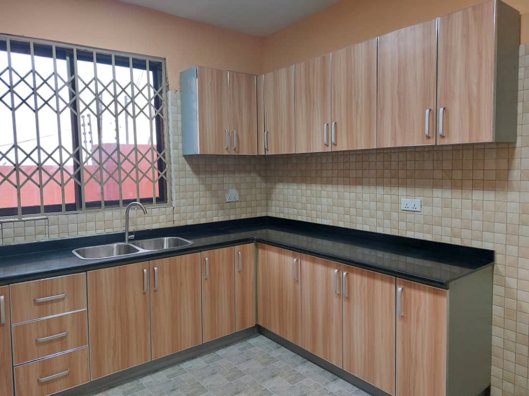 Properties7G's tweet photo. FOR RENT:  3 Bedrooms house for rent at Pokuase NEAR ACP @ 

GHC1,800 PER MONTH

Call 0542591712 or 0204305540 for viewing https://t.co/xLI5fhdsXY