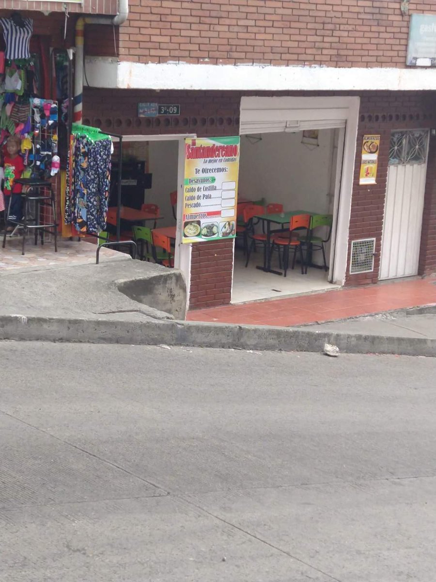 ItzaCherbonneau's tweet photo. Es necesario apoyar a los dueños viejitos de este restaurante; lleva aproximadamente 2 meses, su atención es excepcional, ni que  decir de su comida🍜🍜🥺🥺Se encuentra subiendo por la vía principal del barrio Diana Turbay.
Fuente: El Diana Turbay y sus alrededores. https://t.co/CEoMp3PFfQ