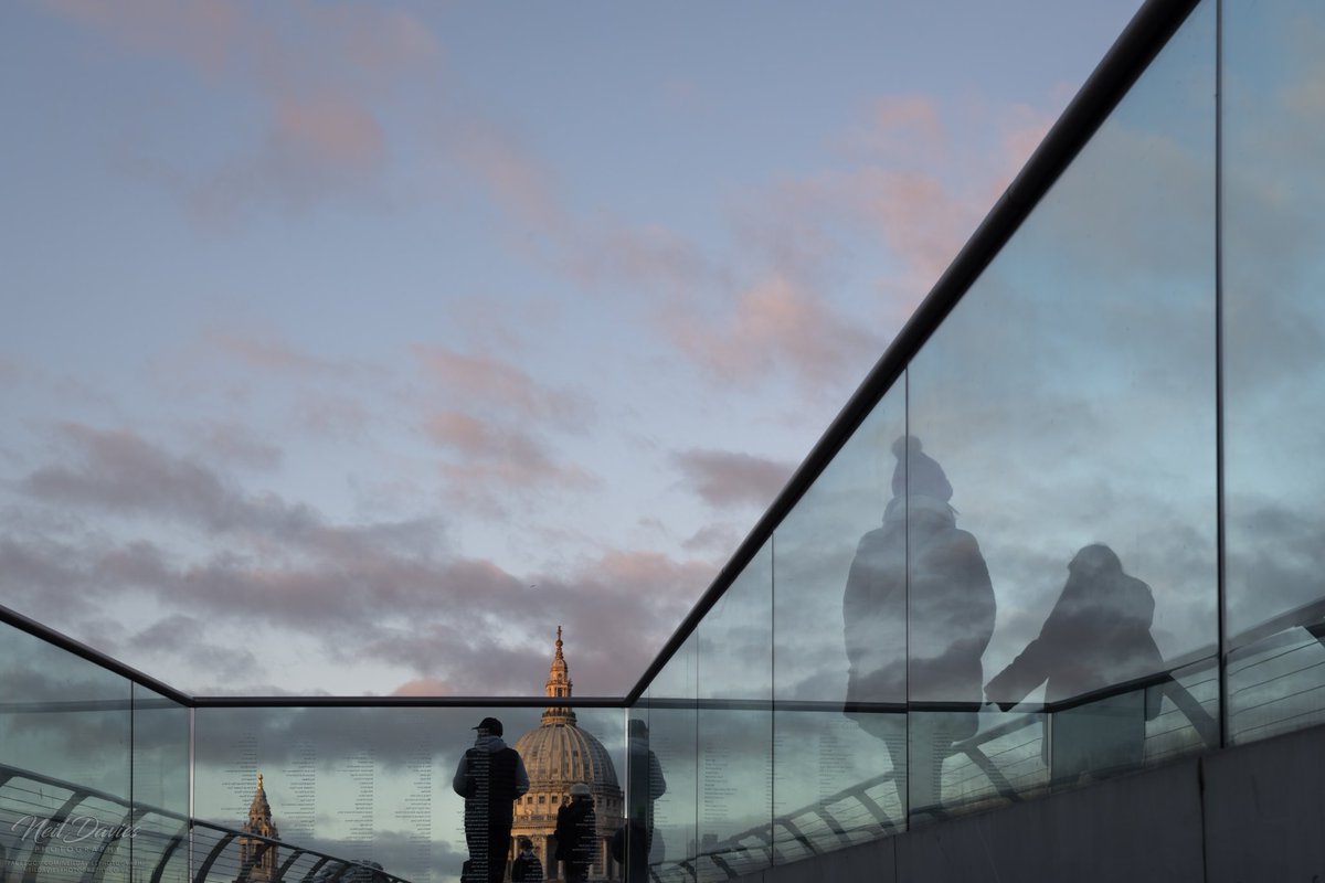 A different angle 

#London #streetphotography #reflection #nikon #photography #photo #nikonphotography #blueskies #londonstreet