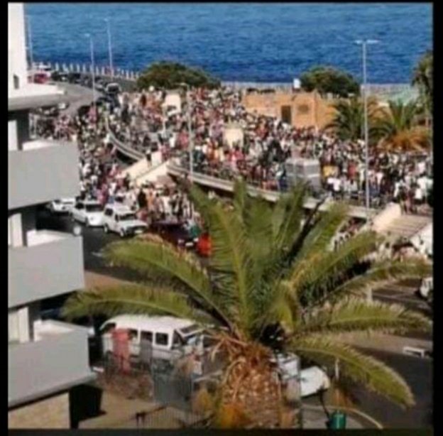 Maikojai's tweet photo. The queue at #seapointpool today https://t.co/P4tSz3d7bB