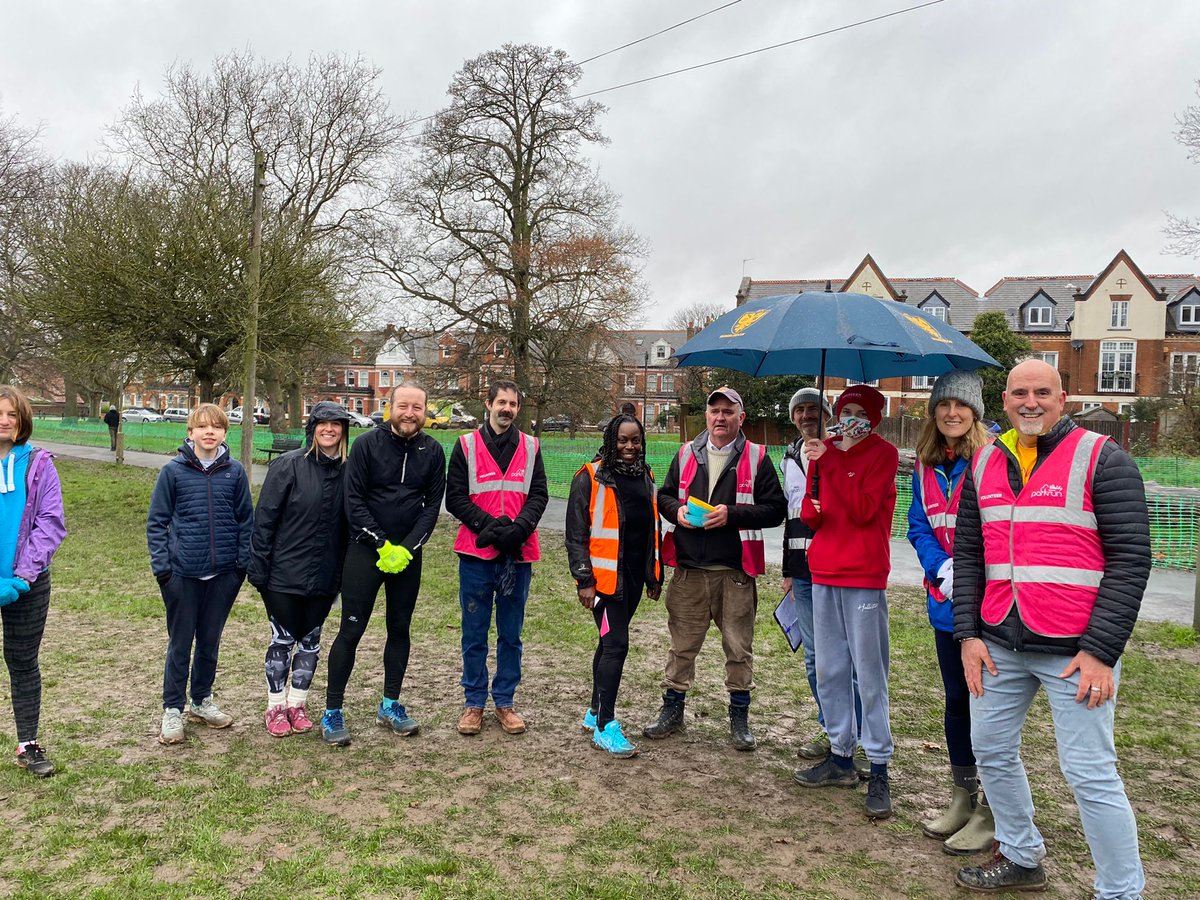 Despite the weather this morning 508 people ran, jogged and walked Tooting Parkrun. 121 were first timers (welcome!) and 33 recorded PBs (awesome achievement!). This event is only made possible by our fabulous volunteers. Please volunteer if you can:
parkrun.org.uk/tootingcommon/…
