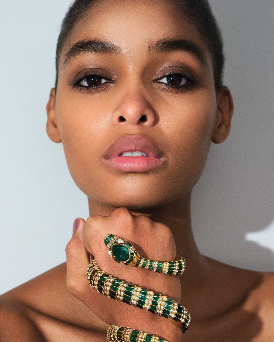 Bulgariofficial's tweet image. Forged with flawless #craftsmanship, each #SerpentiMetamorphosis #Heritage watch requires no less than 80 hours of work, this unrivaled dedication translating into the luxurious nature of #BulgariWatches.