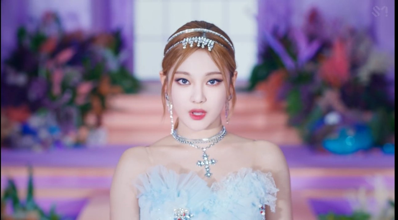 FIk6OQqVEAAfZ8c?format=jpg&name=large