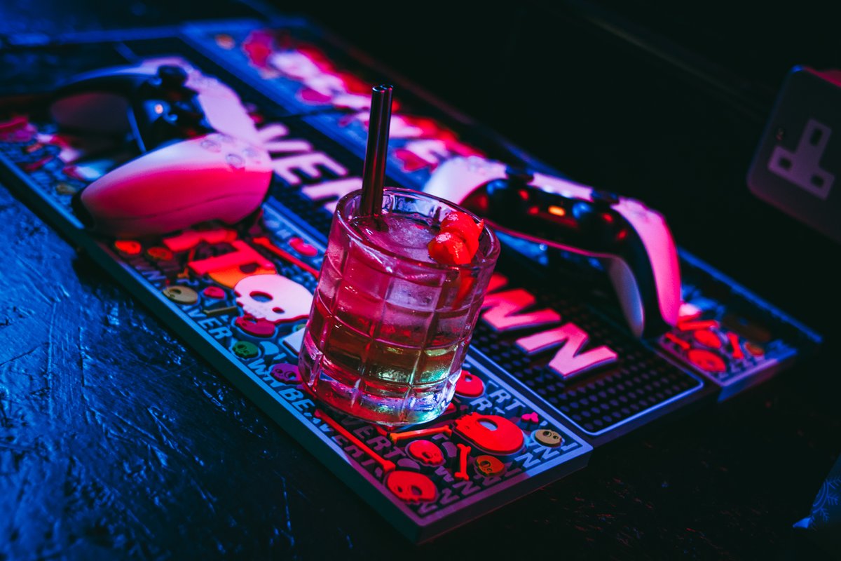 🥃 CALL ME OLD FASHIONED🥃

<a href="/BuffaloTraceUK/">Buffalo Trace UK</a> / <a href="/WeareTurncoat/">Turncoat</a> Orange Bitters / Orange Zest / Brown Sugar

Old meets new.

#glitchbariom #cocktails #craftcocktails #cocktailculture #mixology #drinktagram #glitch #bar #axethrowing #bar #douglas #isleofman #Independent