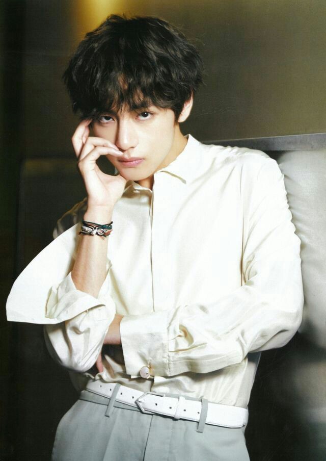 hello_im_new_'s tweet photo. I vote TaeHyung #V #BTSV for ‘Fashionista of the Year’ category #TheHallyuTalkAwards https://t.co/KC5A0UCtRr