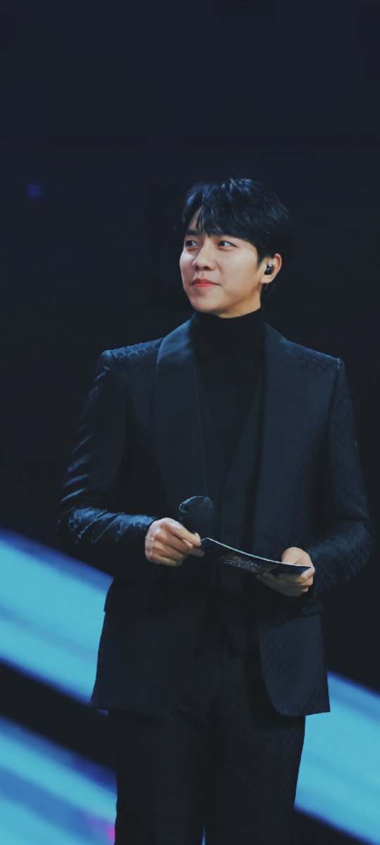 [wallpaper/lockscreen edit]

mc lee for GDA 2022 🌠

#LeeSeungGi #이승기 #GDA #36thGoldenDiscAwards #GDA2022