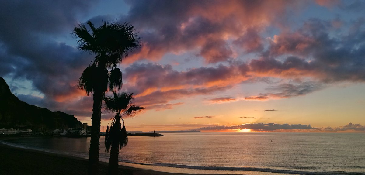 lolip4451's tweet photo. #amanecer #panorámica #Almeria #Roquetas #nubes #Enero2020 https://t.co/u2jd07lww6