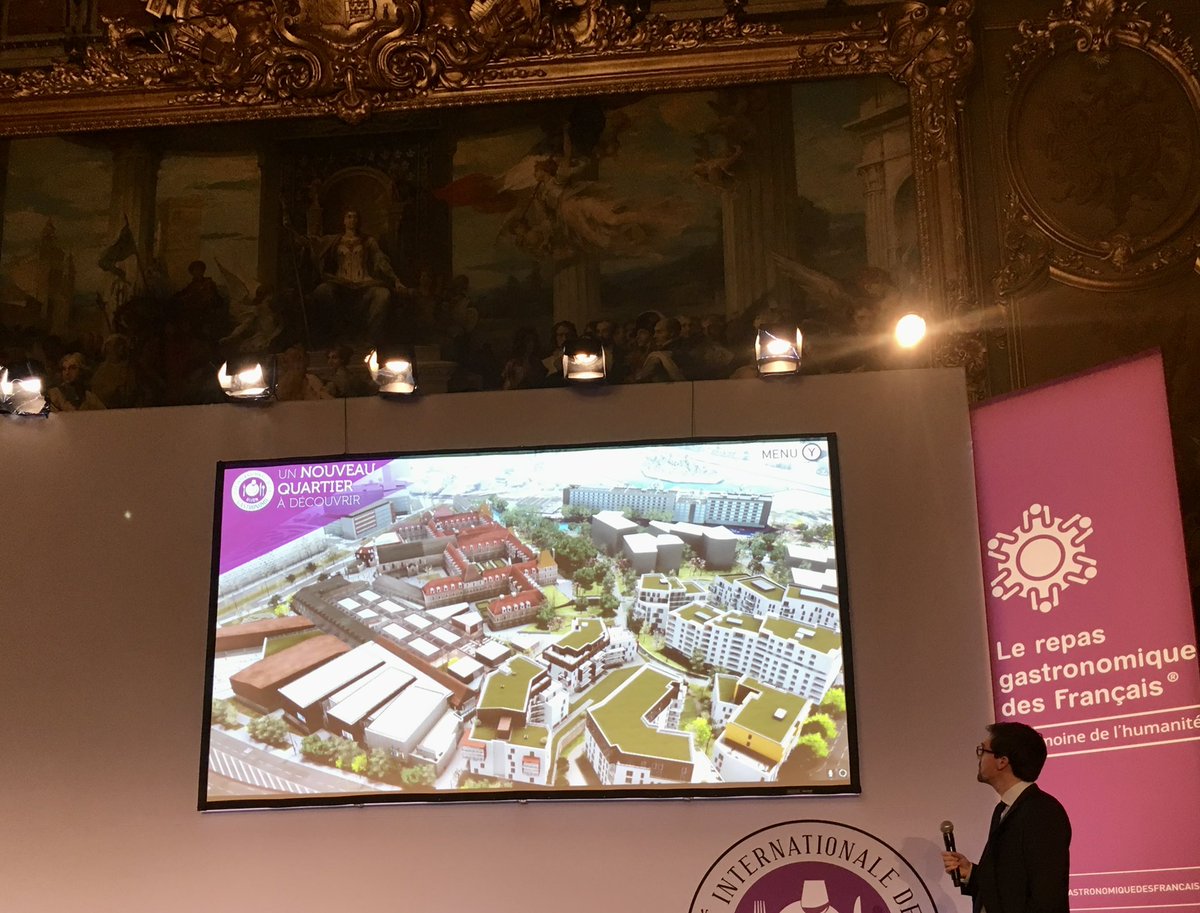 HugolGential_Cl's tweet photo. Les voeux de @frebsamen à écouter et une date à retenir :
🗓 6 mai 2022 la Cité Internationale de la Gastronomie et du Vin ouvrira ses portes ! 
📸  beau souvenir du 21 mars 2017 présentation de tous les partenaires de la #CIGV devant @fhollande 
👉🏻 https://t.co/coCc91NZRK https://t.co/o9zXJkCALw