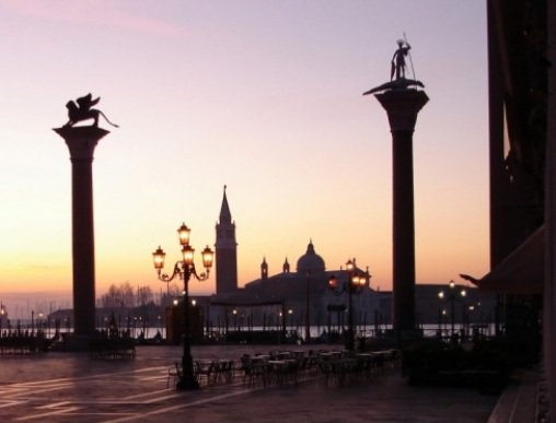 paolo_tesan's tweet photo. #sunrise #venice #lifestyle https://t.co/ImAHTwhjrB
