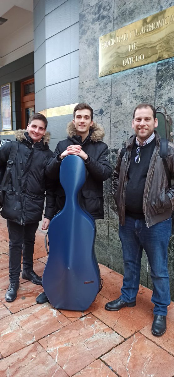 El miércoles 12 de enero a las 19.45 vuelve el #Trío4Tercios a <a href="/FilarmonicaOVD/">Filarmónica de Oviedo</a> , con <a href="/Ordas_Gabriel/">Gabriel Ordás</a>, estrenando su trío para cuerda “Reencuentro”, un mosaico de sentimientos ante la pandemia #santiagoruizdelapeña <a href="/Larfeuil_Viola/">rubén menéndez</a>