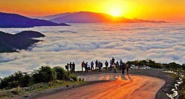 Hana_Sedaa's tweet photo. Memorable moments in the village of #Filband  
The land of clouds and surrounded by the sea of ​​clouds
(Babol-Mazandaran)

#Beautiful_Iran
#ایران_زیبا https://t.co/NmYSyM39MF