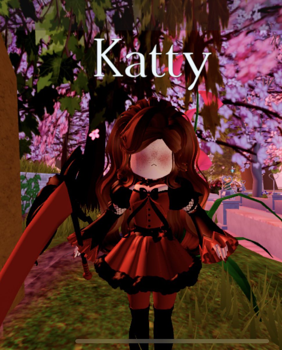 Loveplayingroy1's tweet photo. My outfit hack, turns out pretty amazing, kinda glitchy though, lol 
#royalehigh https://t.co/PFc8xSx48H