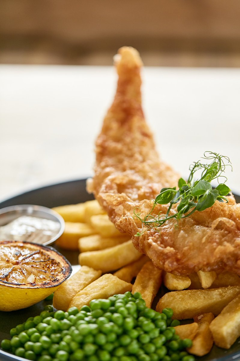 Serving fresh fish & chips #riverside all day everyday 👍 #waldringfield #fishandchips #onthebeach #openallday #Riverside #suffolkpub #takeaway @debeninns