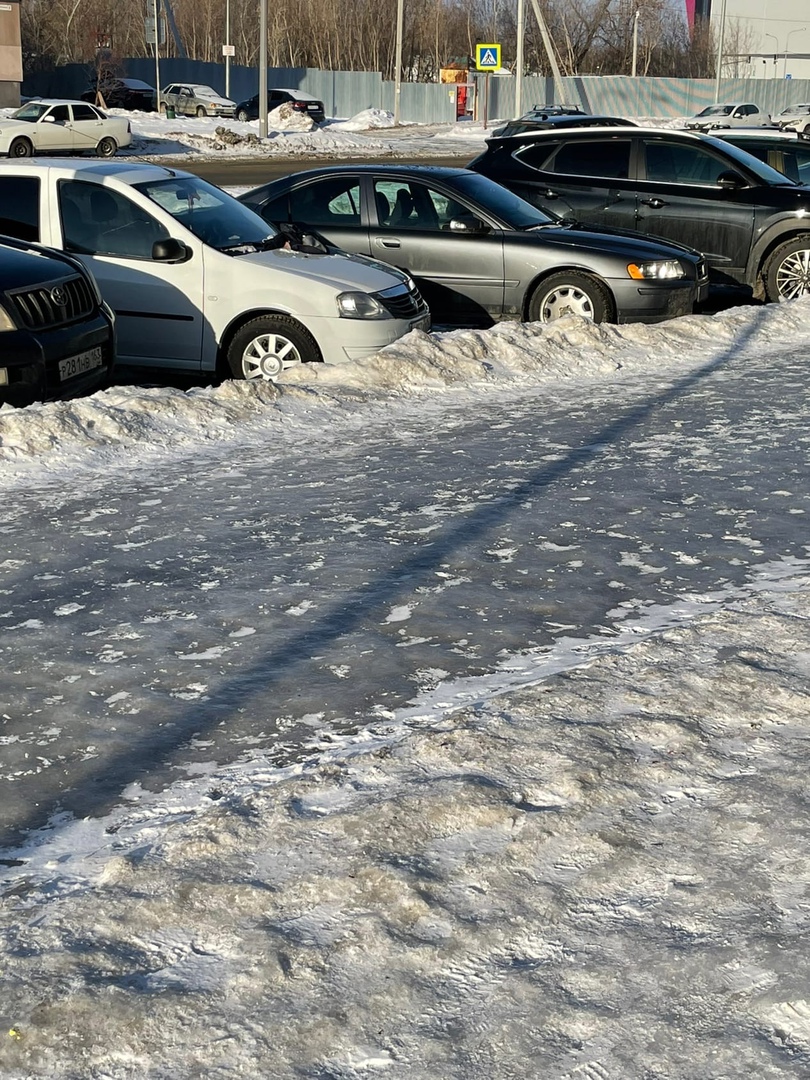 Уважаемая <a href="/MP_Blago63/">МП Благоустройство</a> после вчерашнего дождя и сегодняшних заморозков передвигаться по тротуарам ул.Осетинская становиться не возможно. Жители Волгаря обращаются к вам - посыпьте песочком или чем реагентами. Ходить не возможно. <a href="/kuibadm/">Администрация Куйбышевского района</a> <a href="/SamMobilePriem/">Мобильная приемная Губернатора Самарской области</a>