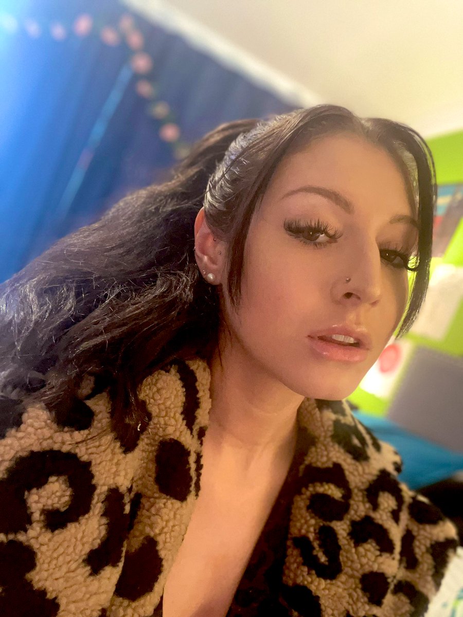ravenlane3x's tweet photo. Spoil me 💋 cashapp in profile 

#findom #paypig #finsub #money #worship #loser #humanatm #cashcow https://t.co/TBLJr2Na1u
