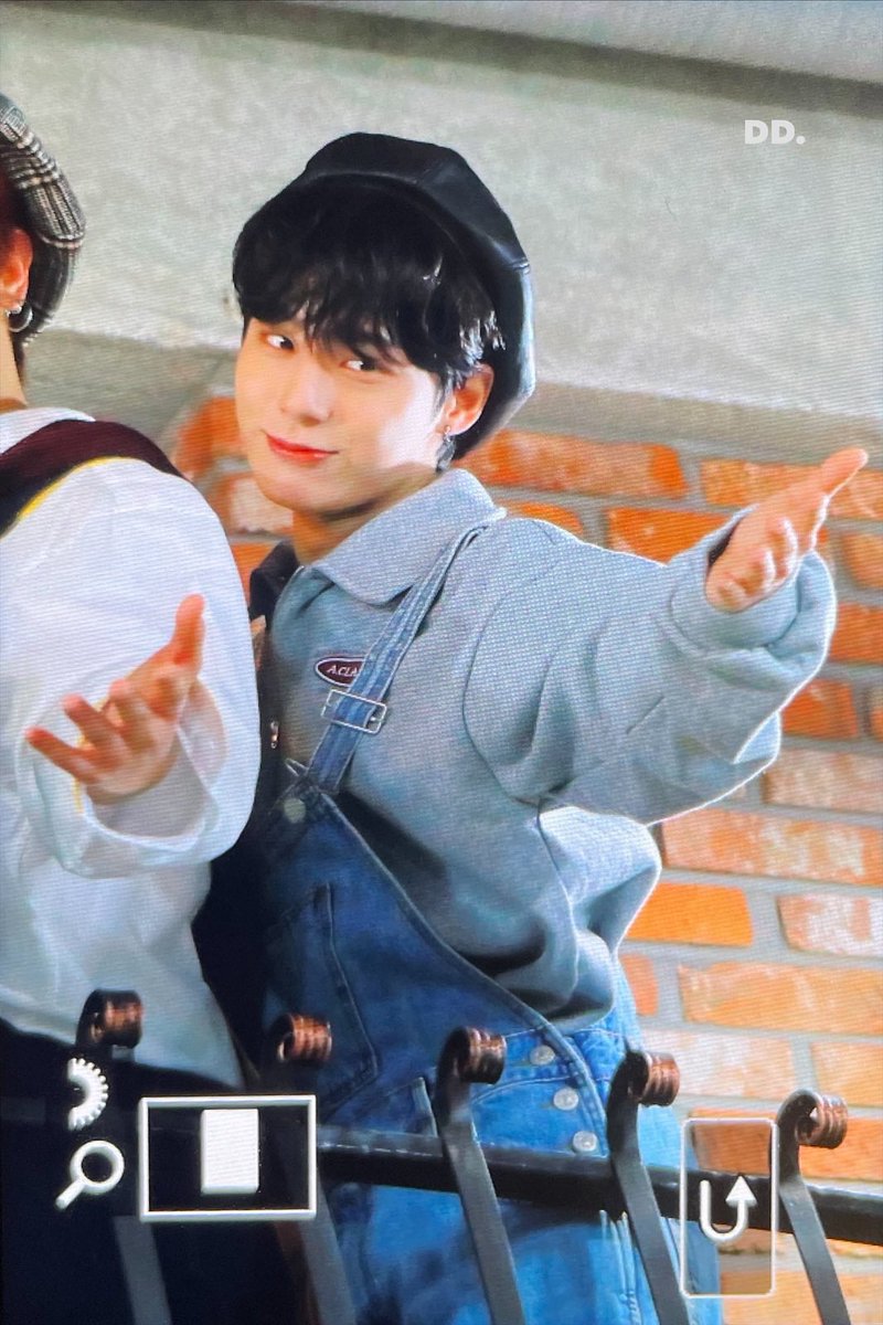 w00ngc0re's tweet photo. He reminds me of dance monkey hwanwoong:( https://t.co/DW6wOMzFPe