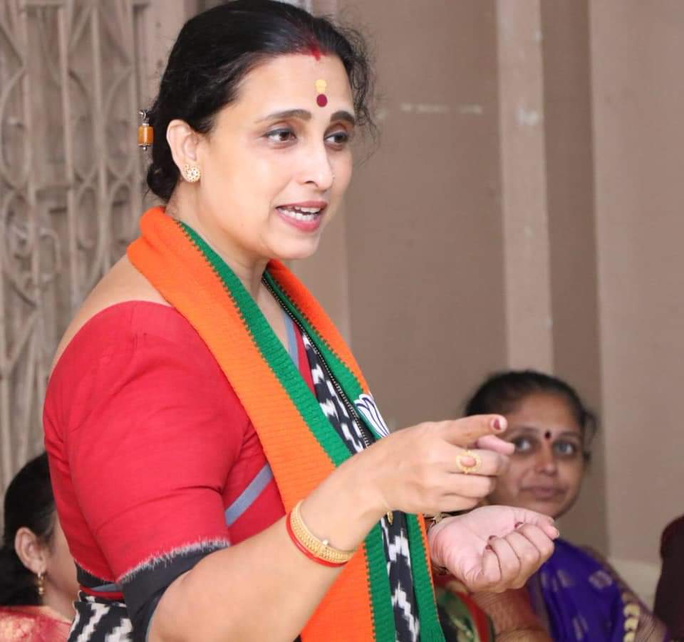 saamTVnews's tweet photo. भाजपचे नेते @ShelarAshish यांना विखारी भाषा वापरत धमकी दिलेली आहे @CMOMaharashtra महोदय तुम्ही राज्य तालिबानी चालवत आहेत का? गृहमंत्री @Dwalsepatil विकेंड मूडमध्ये आहेत तर मुख्यमंत्री हॉलिडेमूडमध्ये आहेत..@BJP4Maharashtra नेत्या @ChitraKWagh यांचा आरोप @Marathi_Rash https://t.co/uwIdDQoxXG