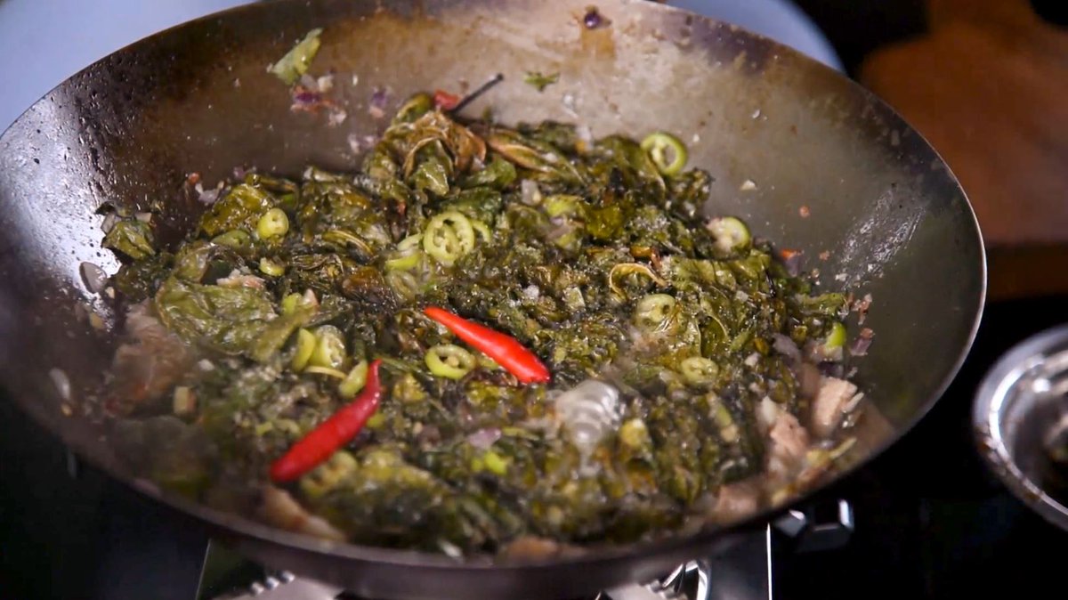 Isang sangkap ang hindi puwedeng mawala sa hapag ng mga Bicolano - ang sili! Uyyy, nag-crave siya bigla ng spicy food! 😋

Kaya naman iba’t ibang Bicolano dish ang bibida ngayong Linggo sa #BiyaheNiDrew! 😍

SUNDAY | 8:30 PM | GTV