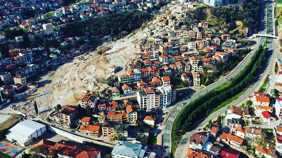kocaelibld's tweet image. İzmit Cedit Mahallesinde Kentsel Dönüşüm Projesiyle şu ana kadar 248 binanın yıkımını gerçekleştirdik. 🚧 

#ÇalışıncaOluyor 
#Cedit #KentselDönüşüm