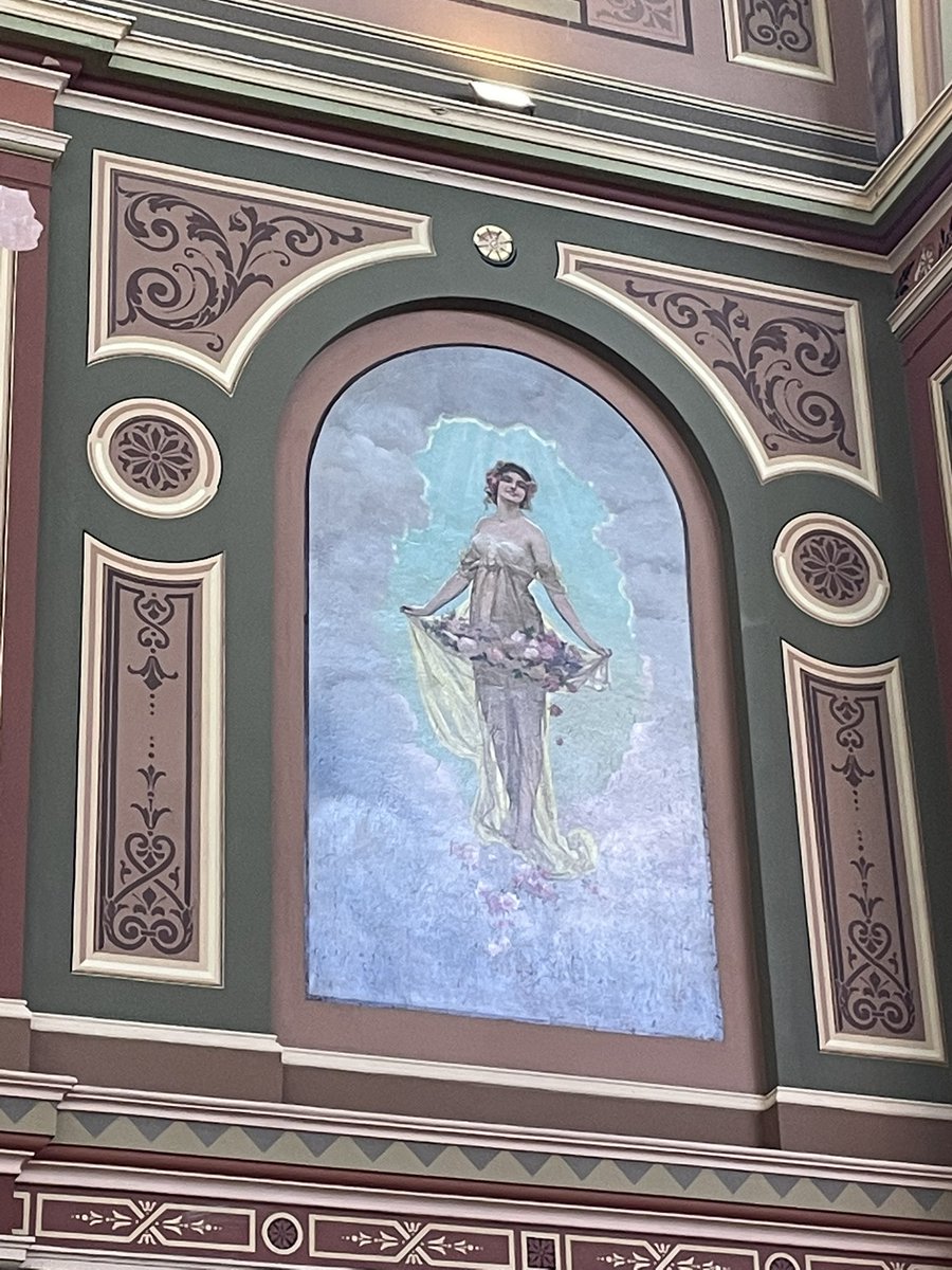 How I’m feeling post #booster 👼🏻😂 
Walk ins at the Royal Exhibition Building. Super quick - in and out in 15 mins! 💨 
Very grateful for the amazing @StVincentsMelb team. 👏🏼 
Go get #boosted everyone!💉💪🏼✨