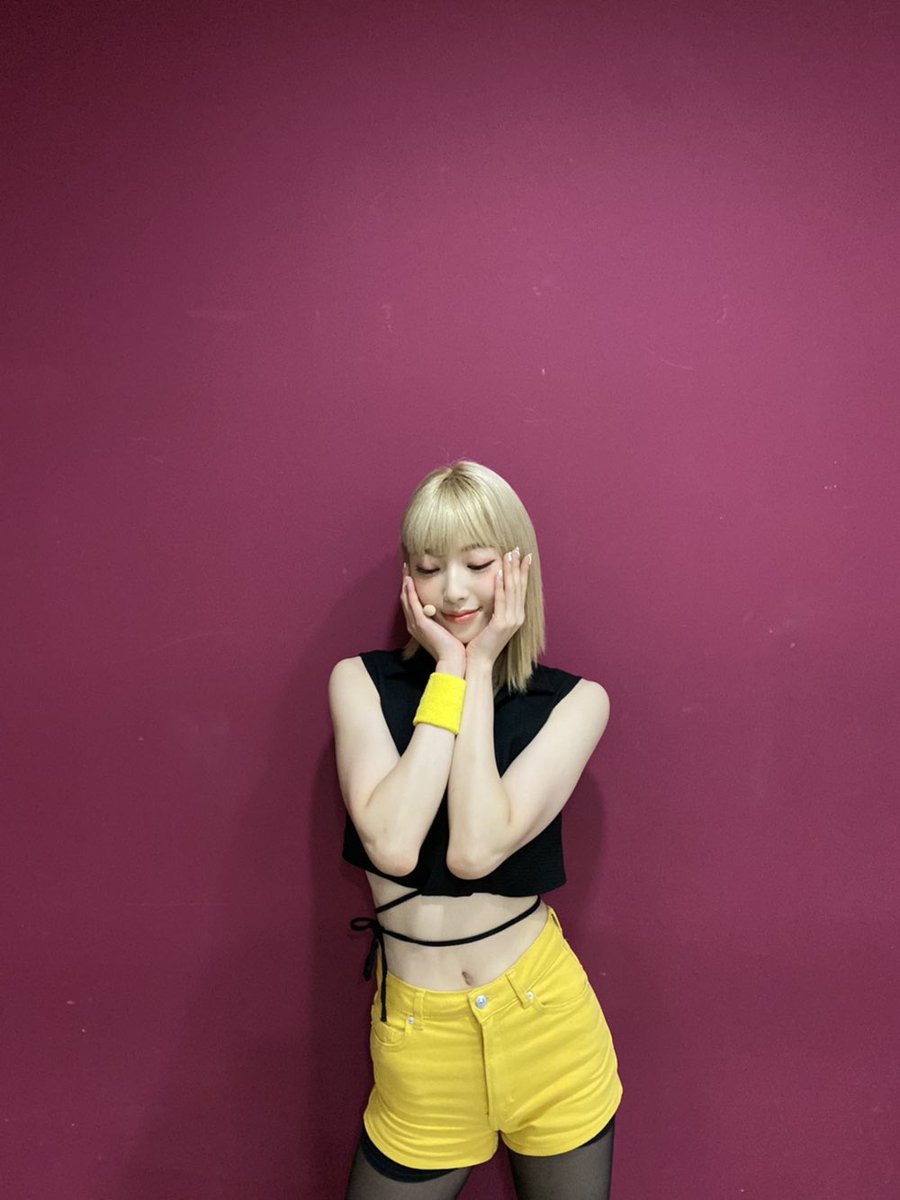 H1KEY_official's tweet photo. 기대하 쇼!쇼!쇼!! 음악중심까지 마쳤습니다~~!! 오늘은 앞머리이나 ✨⭐️ 어땠나요!? 😍 내일 인기가요까지 하이키와 함께하는 첫 주말을 지내봐용 우리!!! 

#H1KEY #하이키 #ATHLETIC_GIRL
#RIINA #리이나 #GORUN https://t.co/0EIvj0miAY