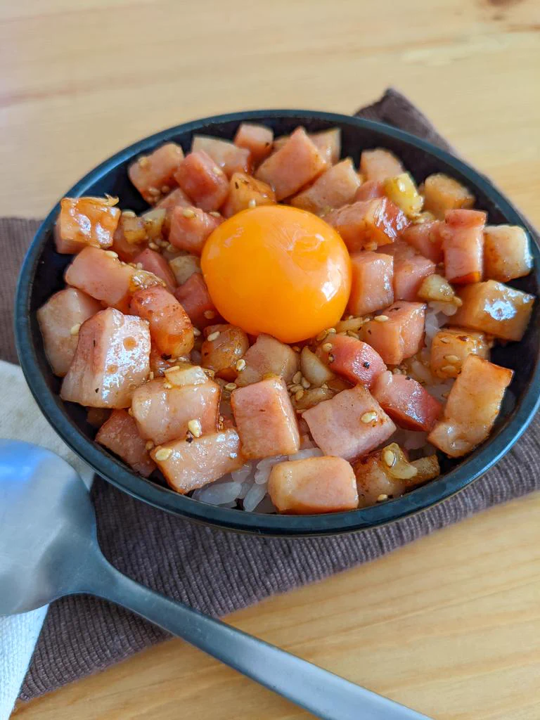 ベーコン好きにはたまらない！悪魔の焼肉ベーコンガーリック丼