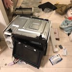 ペットボトルの蓋を外さずに電子レンジで温めた所 大爆発を起こしてしまった 25kgの鉄塊がこんなに吹き飛ぶとは Togetter