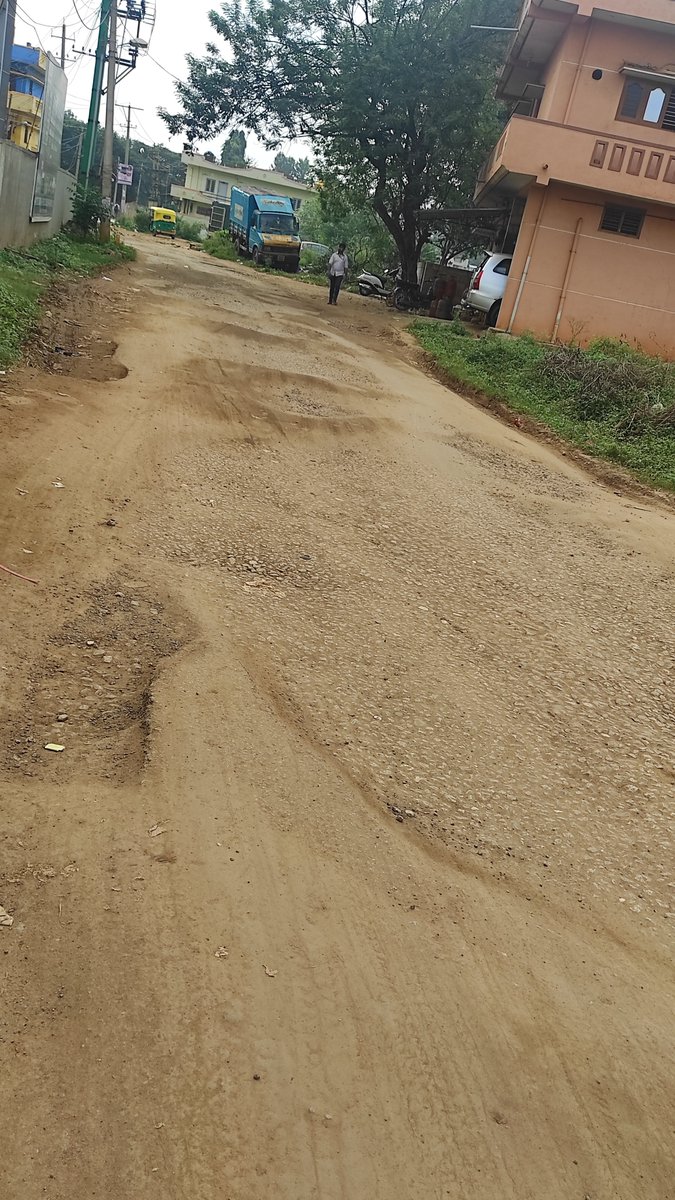 KammasandraA's tweet photo. #Pothole #BadRoads #BasicAmenities #Kammasandra #HebbagodiCMC 
@MLAShivanna @DKSureshINC @JManjunathIAS @BSBommai @ZillaUrban @gokRDPR https://t.co/8D9C8xRLQw