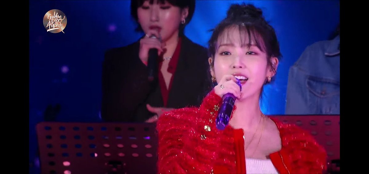 TheSarangheOppa's tweet photo. IU YOU’RE SO BEAUTIFUL AS EVER 😭💜 PLUS THE VERSION OF YOUR SONGS THAT YOU PERFORMED WERE MAJESTIC 🥰🤍 

#GDA2022 ✨ https://t.co/InSnDTSuGD
