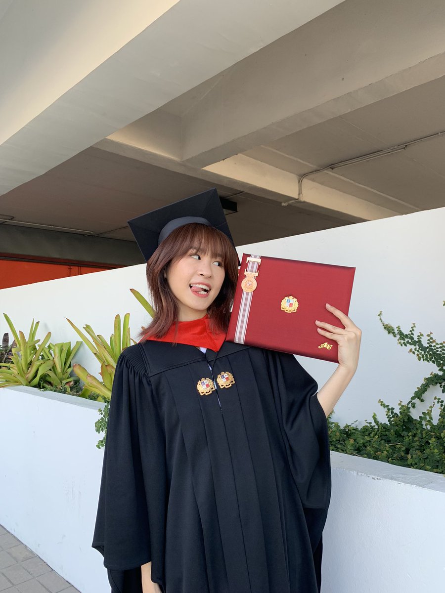 SistoryS's tweet photo. Officially graduated🎓
 after waiting for almost 2 years😂🥳 https://t.co/Id3e7EDvtR