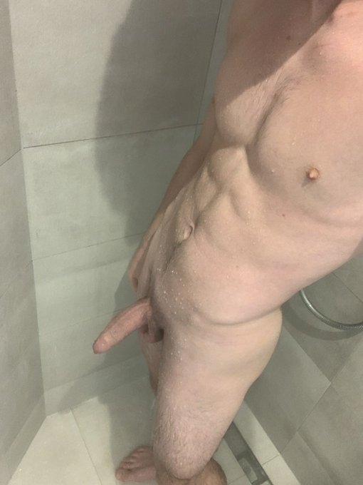 Whose jumping in the shower with me?

.
.
.
#onlyfans #18yearsold #SellingContent #customs #dickrate