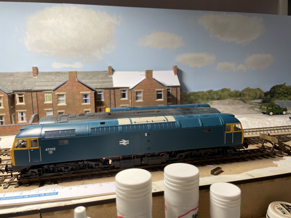 N_Amberfield's tweet image. Painting your own backscene is more satisfying and you can make it individual of course #OnTheWorkbench #WhisbyRoadProject