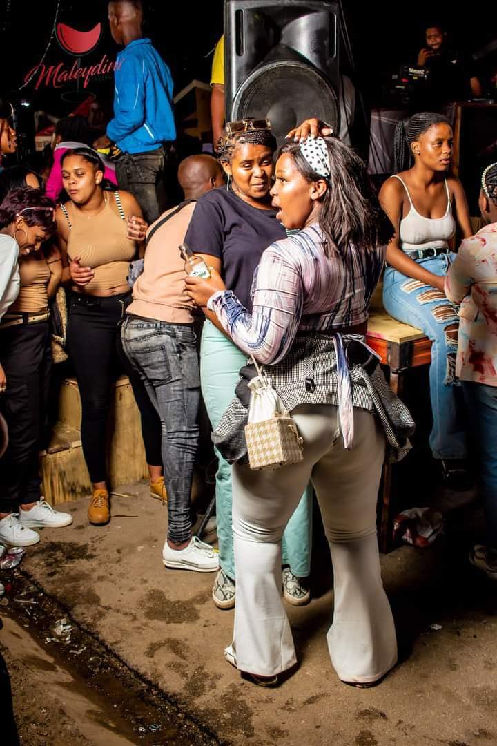 Retweet if you see it...😳