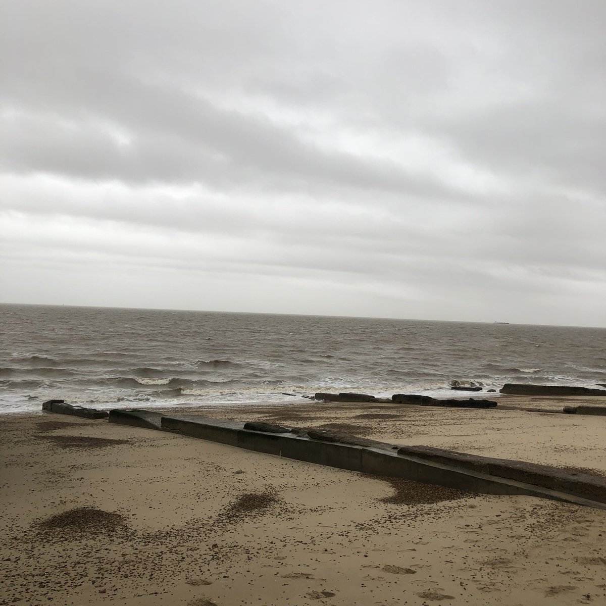 It’s a wet and windy Saturday, definitely not a sit on the beach morning. Waves have thrown pebbles right across up against the storm gates ! https://t.co/bcTifBbMJX