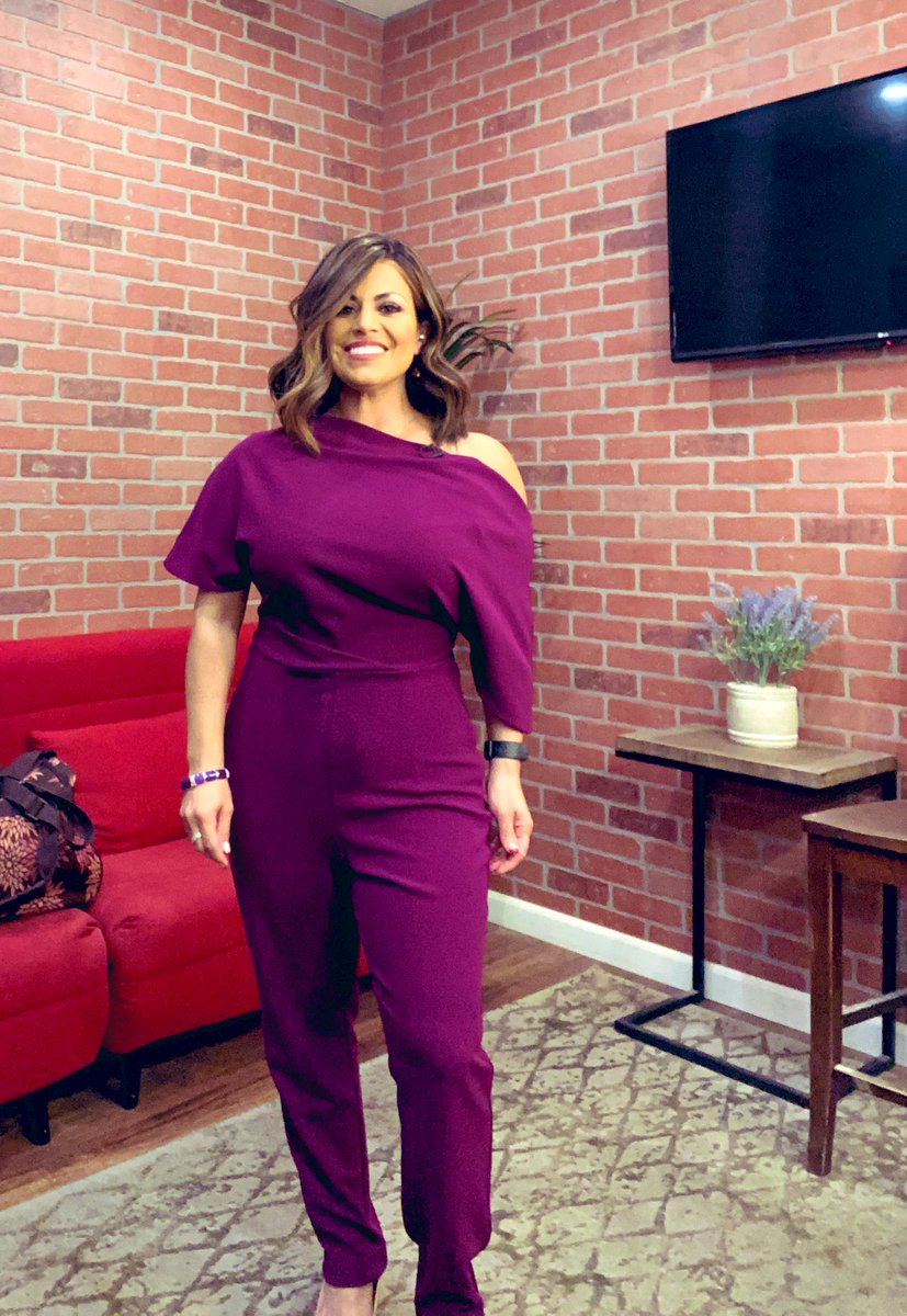 ealvareznews's tweet image. Aside from the darn coffee spill on my new outfit 😡!!
… isn’t my outfit cute 💜
#newsanchors #anchorproblems #coffeespill