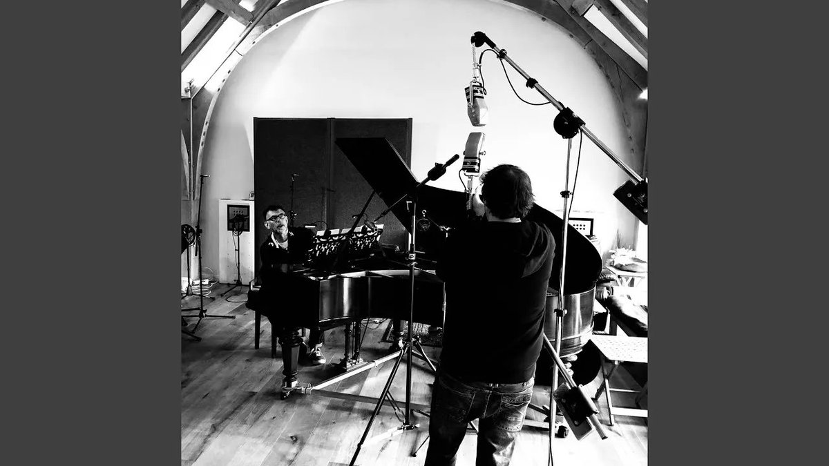 Here's a #soulful #piano track for your #weekend. #MatthewKing playing our beautiful #Bechstein. We recorded this with 5.1 and #DolbyAtmos in mind: there are 13 mics used in the stereo mix, all with the aim of capturing Matthew's beautiful performance.
buff.ly/3f1FxaT
