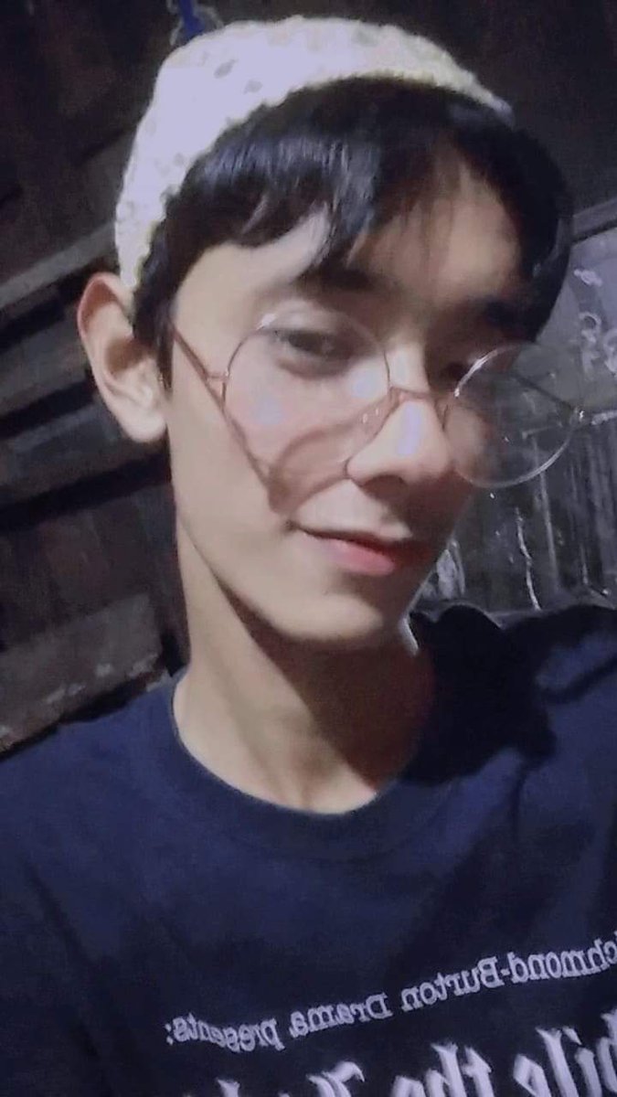 AungBoBoTun4's tweet photo. ချစ်သေးရဲ့လား??🥺🥺 https://t.co/qyCLZ74IvK