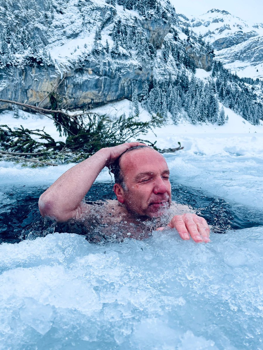Mark_Balsiger's tweet photo. Unser Wettgewinn: Es gibt gebackene Forelle zum Znacht. Sie war zu langsam.
#FridaySwim goes #SaturdayJump. #Oeschinensee.
Credit: @LeaKusano https://t.co/fBXu9q4NhC