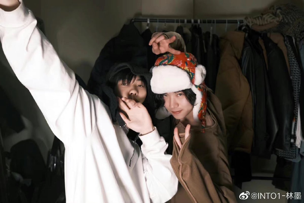 hqilins's tweet photo. 220108 LinMo weibo update:

@/Jiayuan wish you happy birthday, be happy everyday, be healthy~ selfie as planned!

#林墨 #LinMo https://t.co/QE1EONUSDq