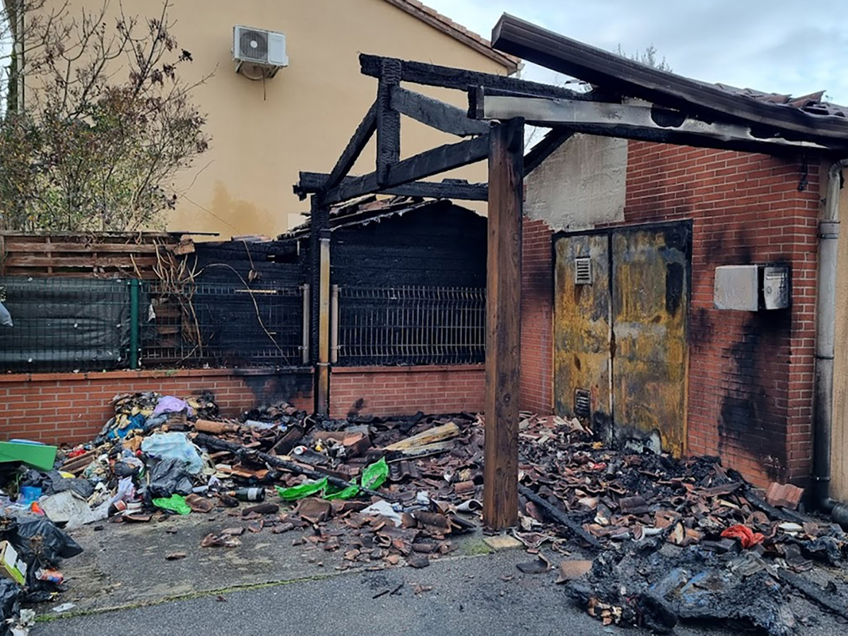 dam09fr's tweet photo. @Toulouse @jlmoudenc Il faut sortir cette crise des #déchets de toute urgence, on en arrive à des milliers d'euros de dommages parce qu'on est au stade ou on se fait incendier les poubelles et tout ce qui est autour ! #Toulouse https://t.co/yXPhZSFHQx