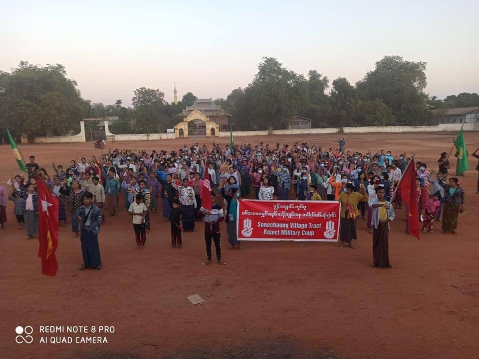 Residents in #Yinmarpin tsp staged an anti-dictatorship strike today to protest military dictatorship. #ShamelessHunSen #2022Jan8Coup #WhatsHappeningInMyanmar
