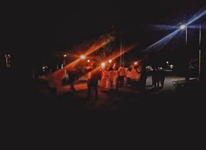 Activist youths from #LaungLon Tsp #Dawei held a night demonstration to oppose the #MilitaryDictatorship &amp; the visit of <a href="/hunsencambodia/">Hun Sen</a> to #Myanmar. #ShamelessHunSen #2022Jan8Coup #WhatsHappeningInMyanmar