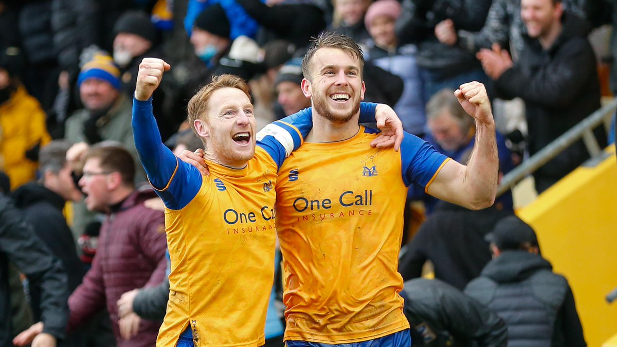 mansfieldtownfc's tweet photo. 🔊The moment One Call Stadium 𝗲𝗿𝘂𝗽𝘁𝗲𝗱!

@OatesRhys 👊

#Stags 🟡🔵 https://t.co/w0Kk5gyBsr