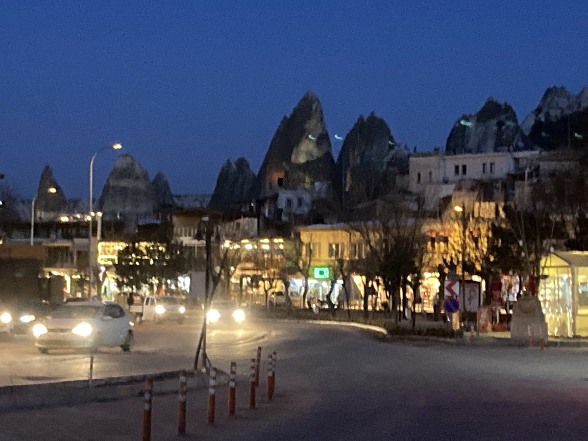 euro_tour's tweet image. ギョレメ(カッパドキア、トルコ)。
本日の風景より③。
街の夜景。