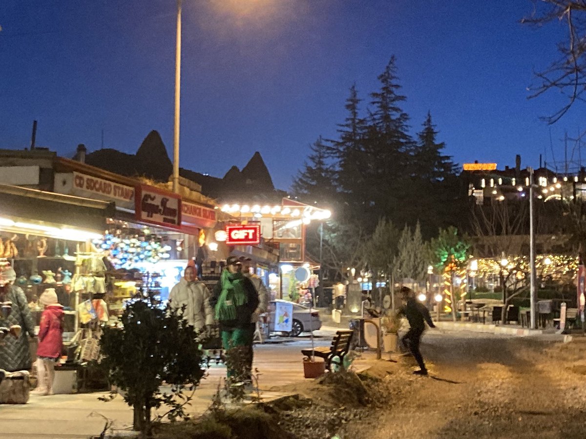 euro_tour's tweet image. ギョレメ(カッパドキア、トルコ)。
本日の風景より③。
街の夜景。