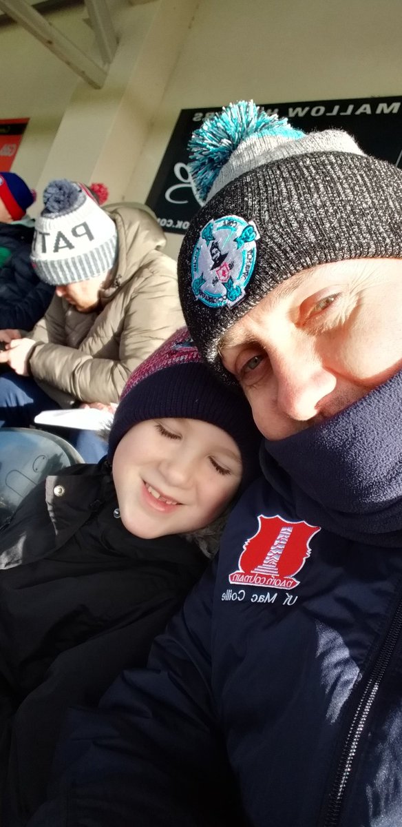 Seán & myself cheering on the @CbsHurling lads today in Harty, not our day, but the players & management done us proud, heads up & thank you! @Munsterpps #cbsforever  #makingusproud #familyiseverything 🔴⚪