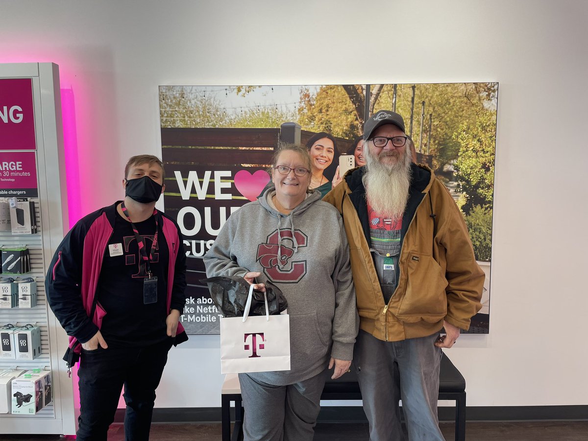 SMRA Wichita Falls watch out the Gainesville G.O.A.T. Are officially open!  I got the honor of helping our first customers! We are excited to be part of the Gainesville community! #SMRA @MagentaMagnet41 <a href="/ItsTheeQueenB/">👑 Queen B</a> <a href="/TMO_Daniel/">Daniel De La Cruz</a> <a href="/TheAldanski/">Andres Aldana</a> <a href="/MagentaLegend/">Marcus Johnson</a> <a href="/JonFreier/">Jon Freier</a> <a href="/TMO_MJ/">MJ</a>