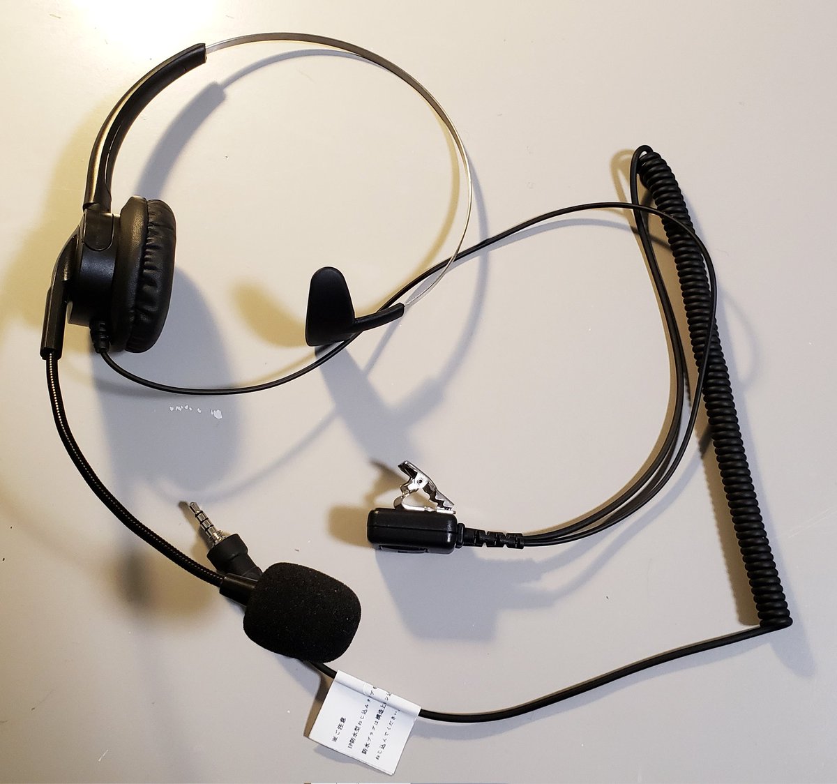 mc512nd's tweet photo. 特定小電力用のヘッドセットを購入してみました(2k円弱、中華製)。アマチュアFT60でも使えることが確認できました。
駅前QRVとかホテル運用で、メモを取るためにハンズフリーにできて、良さそうです。
#ヘッドセット #FT60 #駅前QRV #ホテル運用 https://t.co/t4X3VCIyND