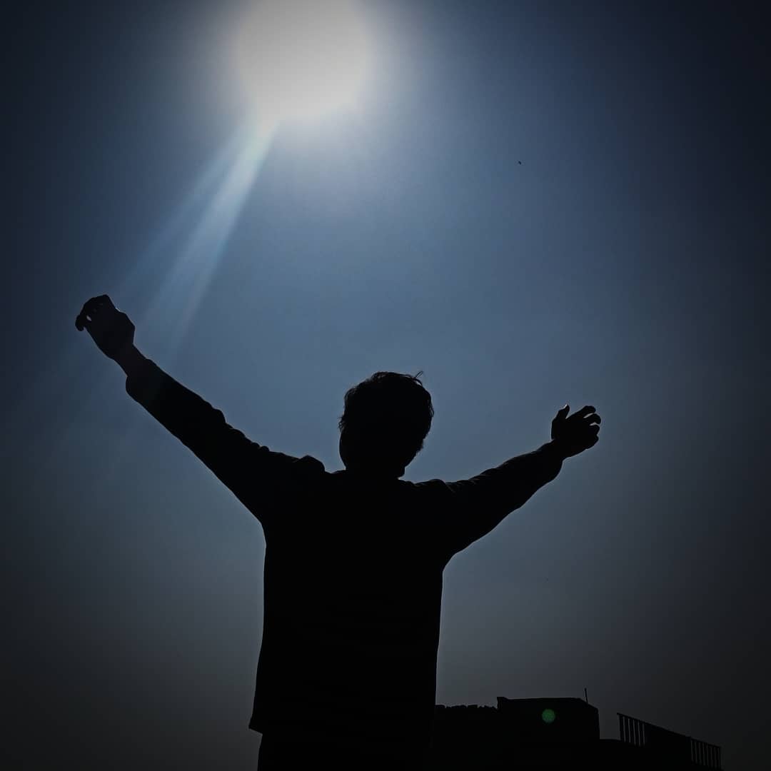 HarisQamar10's tweet photo. Fav?  1 or 2 or 3 or 4.

Drop ❤️ 

#hqzq #Haris #Qamar #harisqamar #guitarist #voilanist #pianist #sun #edit #like #comment #share  #january #comment #sun #guitar #yamaha #black #and #white #youtuber #trumbler https://t.co/K2ns07dNel