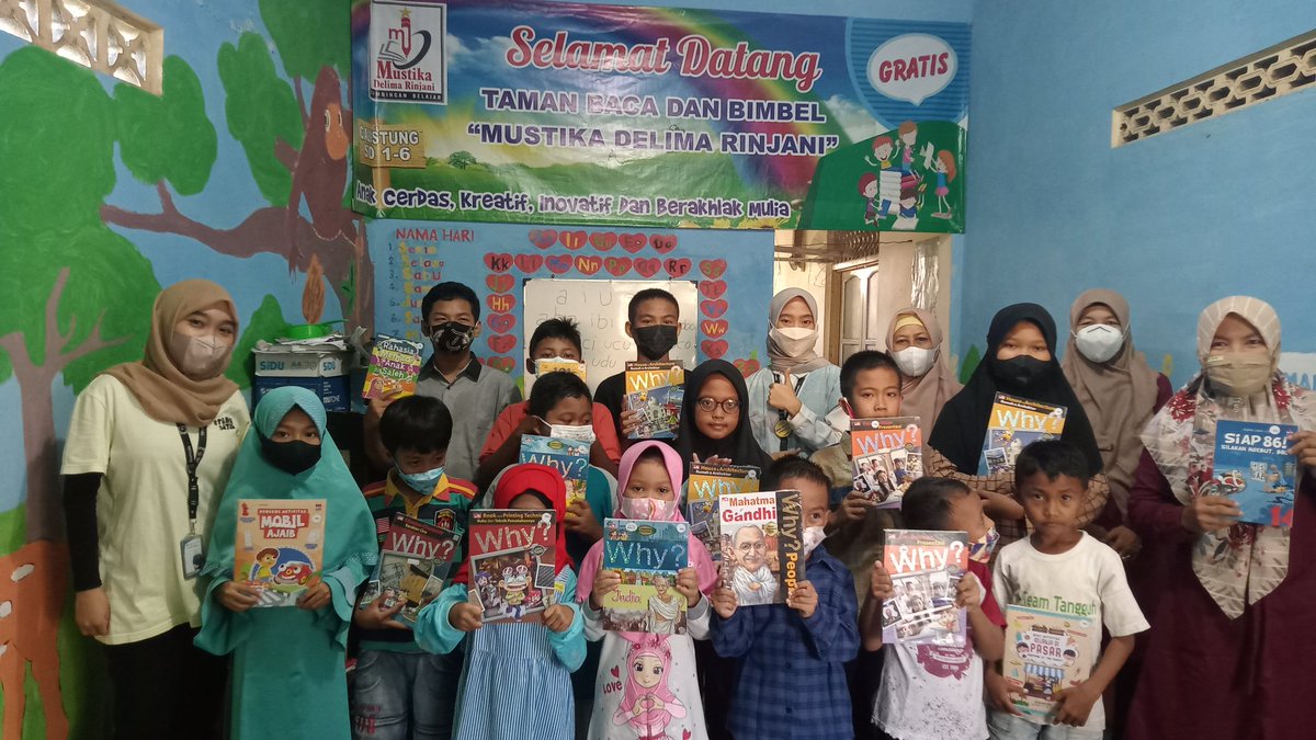 Uul042's tweet photo. Alhamdulillah sore ini Sabtu, 8 Jan 2022 kedatangan kakak2 cantik dr Gramedia mengantarkan buku bacaan tuk anak2....
Semoga sukses tuk Gramedia dan Taman baca dan bimbel gratis Mustika Delima Rinjani Cilacap tambah berkembang...... https://t.co/LDIajfxALQ